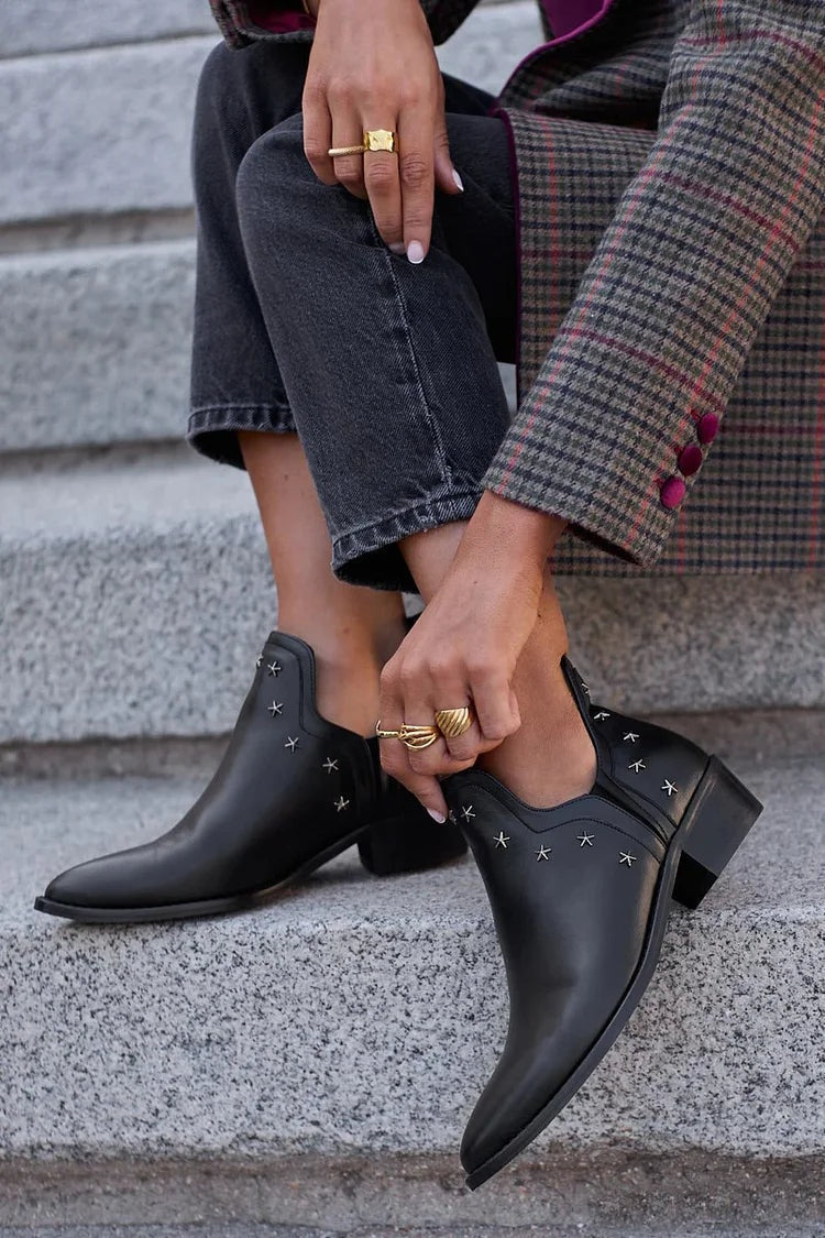 Antonia | Stiefeletten Damen Leder Spitze Nieten Blockabsatz