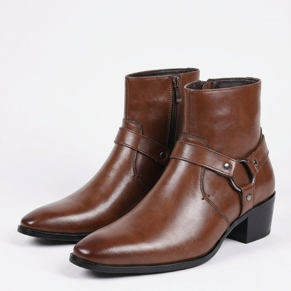 Fabian | Leder Stiefel Herren mit Harness-Riemen Spitze Zehenform Blockabsatz