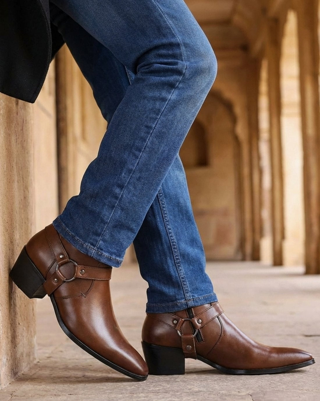 Fabian | Leder Stiefel Herren mit Harness-Riemen Spitze Zehenform Blockabsatz
