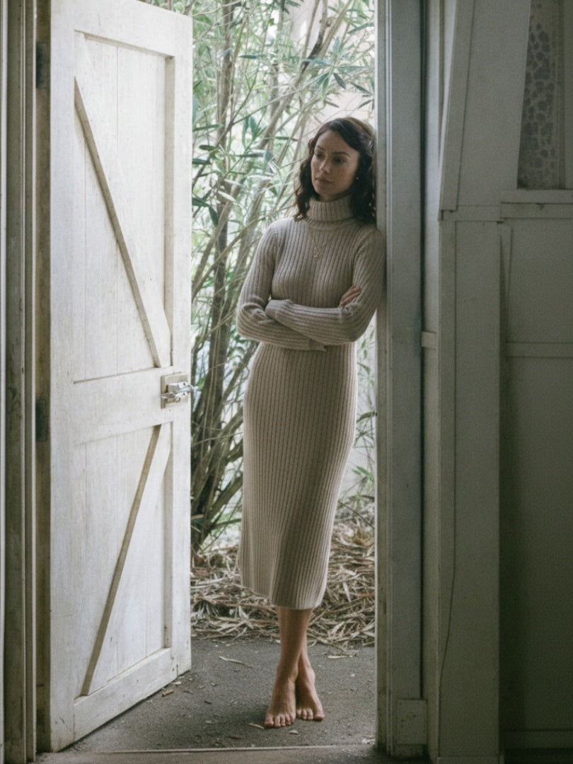 Magdalena | Strickkleid Damen Rollkragen Zopfmuster Langarm